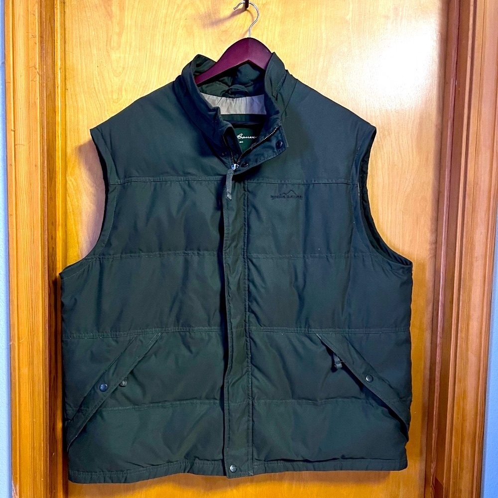 Eddie Bauer Men’s 2XL 650 down vest. Full zip.Olive green with zippered pockets.